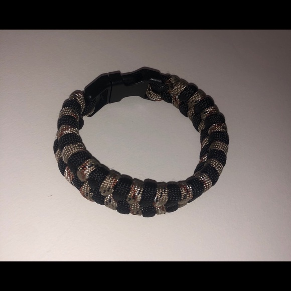 Paracord bracelet - Picture 2 of 2